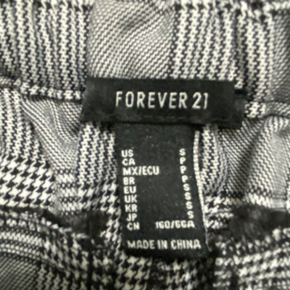Forever 21 Women's Plaid Cargo Joggers Black and White Trousers Small - Picture 7 of 11